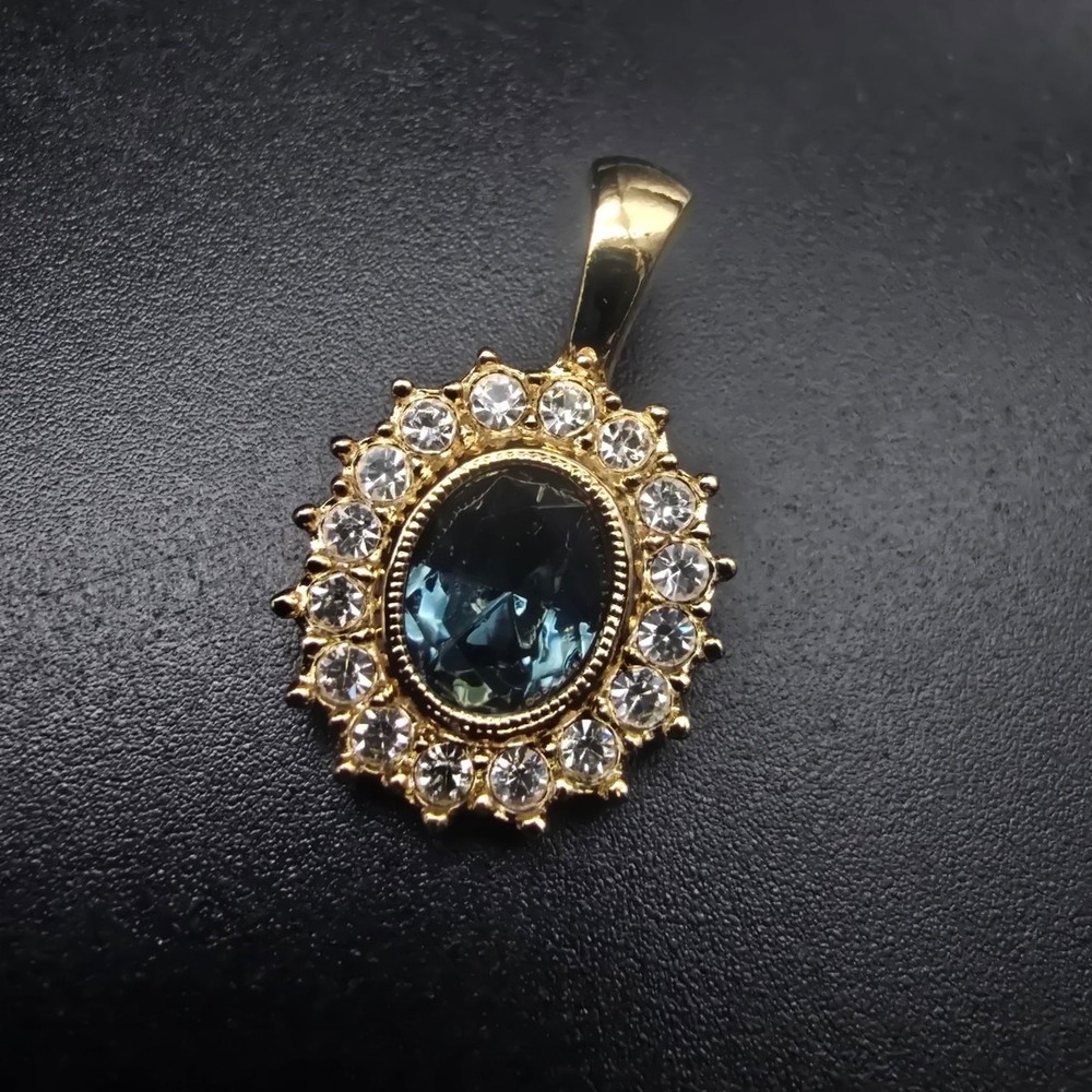 Avon 1997 Elegant Evening Pendant Enhancer In Box Blue Rhinestone Titanic